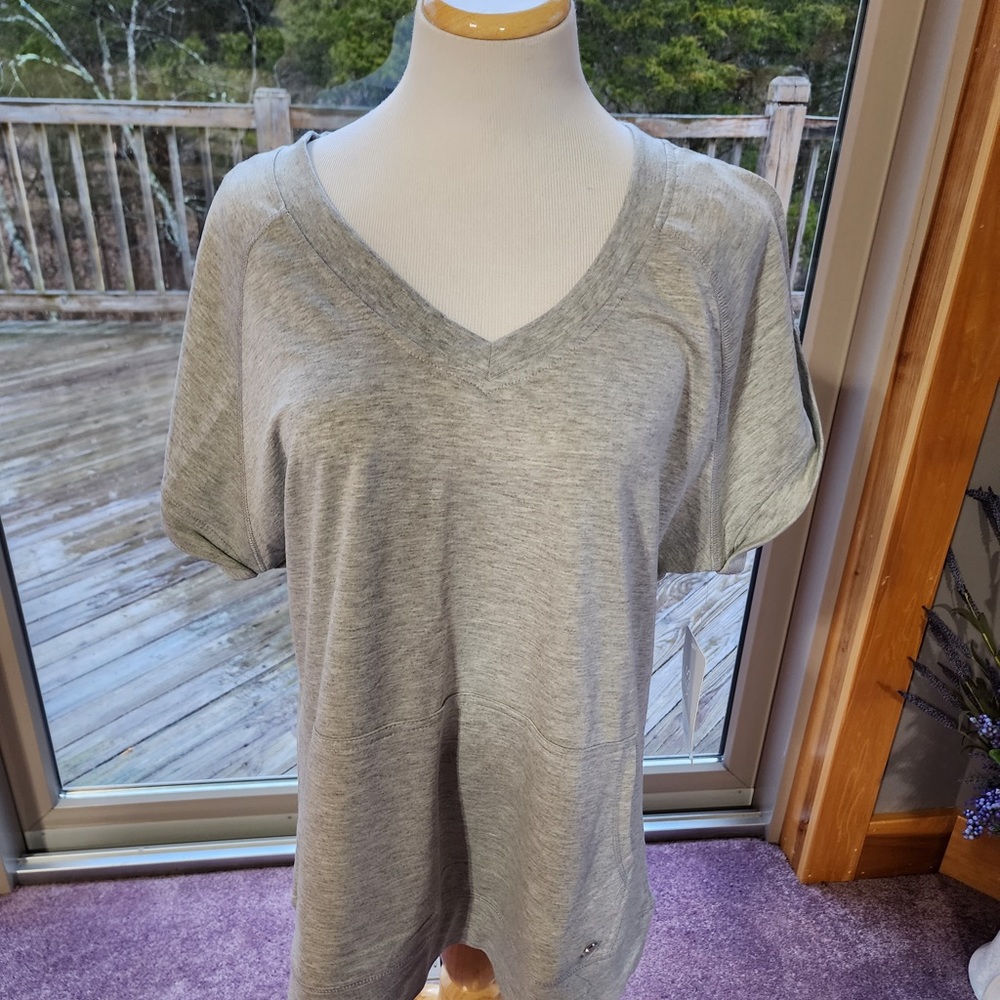 V-neck tee